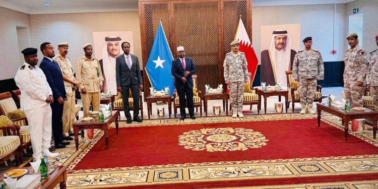 وزير الدفاع الصومالي يزور كلية أحمد بن محمد العسكرية في قطر
