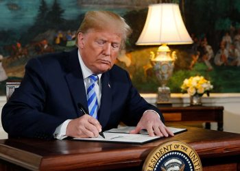 ترامب يمنع دخول مواطني 12 دولة إلى الولايات المتحدة بينها الصومال