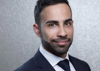 المنتج البحريني علي الدليمي أول بحريني وخليجي يرشح ويفوز بجائزة التوني العالمية للإنتاج المسرحي