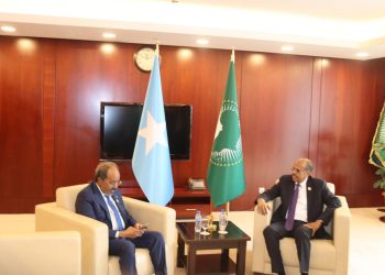 الرئيس الصومالي يبحث مع رئيس مفوضية الاتحاد الإفريقي المرحلة الانتقالية الأمنية في البلاد