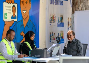 خطوة الرئيس الصومالي في التسجيل رسالة دعم حاسمة للانتخابات المباشرة وسط تحديات المعارضة
