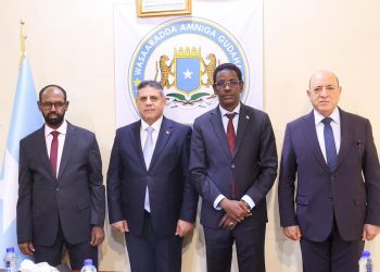 الصومال والعراق يبحثان تعزيز التعاون الأمني ومكافحة الإرهاب