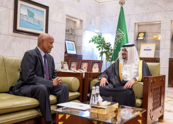 نائب أمير الرياض يودع السفير الصومالي بعد انتهاء فترة عمله وتعيينه مستشارًا للأمن القومي