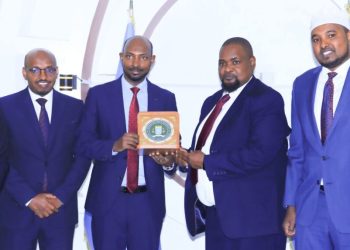 الصومال…اجتماع بين رئيس المحكمة العليا ووفد قضائي إقليمي لبحث تطوير قطاع العدالة