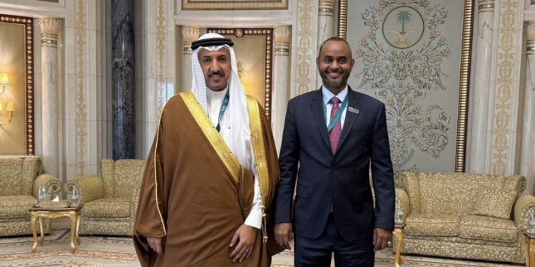 الصومال والبحرين تتفقان على تطوير البنية التحتية للنقل والموانئ