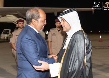 الرئيس الصومالي يصل الدوحة للمشاركة في القمة العربية الإسلامية الطارئة