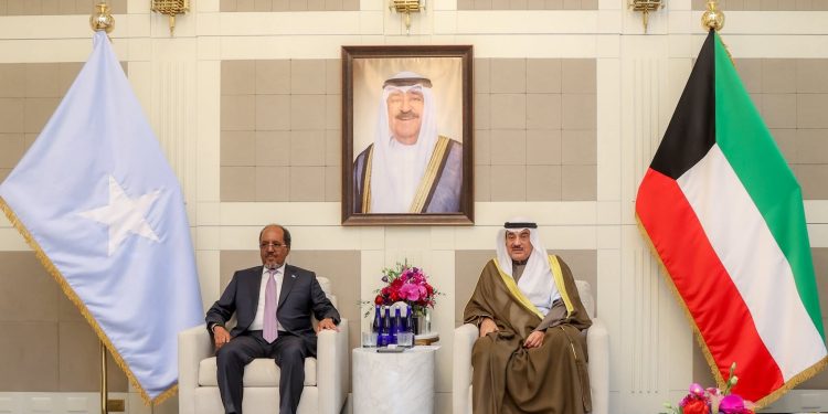 الرئيس الصومالي يبحث مع ولي عهد الكويت تعزيز التعاون الثنائي والقضايا الإقليمية