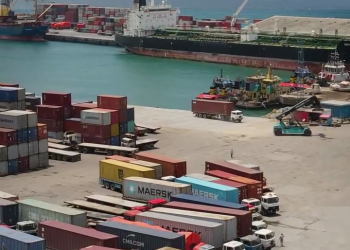 ميناء مقديشو يبدأ رسميًا العمل على مدار 24 ساعة