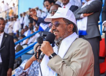 الرئيس الصومالي: المعلّم والجندي عمود نهضة الوطن وخط الدفاع الأول