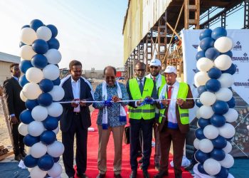 هل يكون مصنع “بنادر ستيل” شرارة انطلاق الصناعة الوطنية في الصومال؟