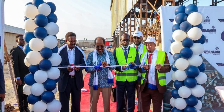 هل يكون مصنع “بنادر ستيل” شرارة انطلاق الصناعة الوطنية في الصومال؟