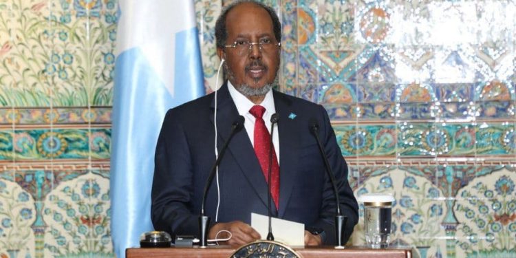 الرئيس الصومالي يشيد بدور الجزائر في تعزيز السلام والعدالة والتضامن الإفريقي