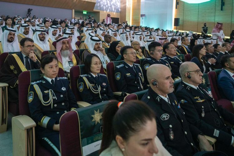 وزير الداخلية السعودي يحتفي بتخرج 374 خبير أمن من 11 دولة عربية بينهم 3 صوماليين