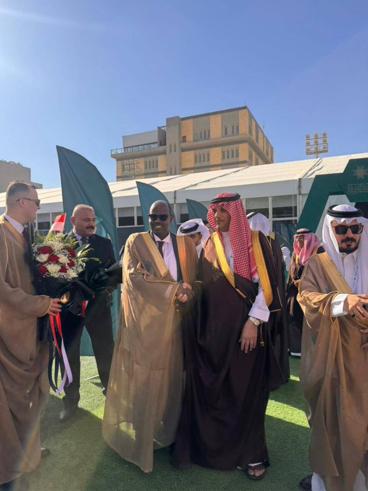 وزير الداخلية السعودي يحتفي بتخرج 374 خبير أمن من 11 دولة عربية بينهم 3 صوماليين