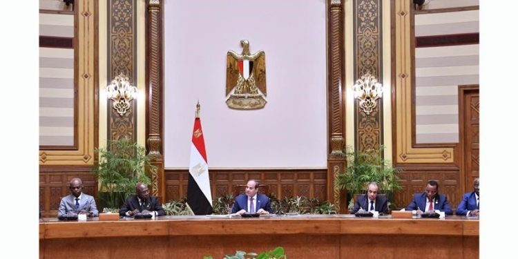 السيسي: دعم بعثة “أوصوم” أولوية مصر لتعزيز الاستقرار في القرن الأفريقي