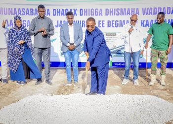 بدء تنفيذ مشروع طريق الجمهورية وفق معايير حديثة لتحسين الحركة المرورية في مقديشو