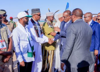 سفراء ووفود دبلوماسية يشاركون في تنصيب رئيس ولاية شمال شرق الصومال