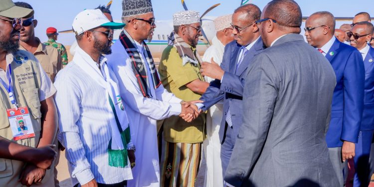 سفراء ووفود دبلوماسية يشاركون في تنصيب رئيس ولاية شمال شرق الصومال