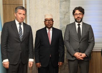 وزير الدفاع الصومالي يبحث مع وفد تركي تعزيز التعاون الدفاعي والعسكري