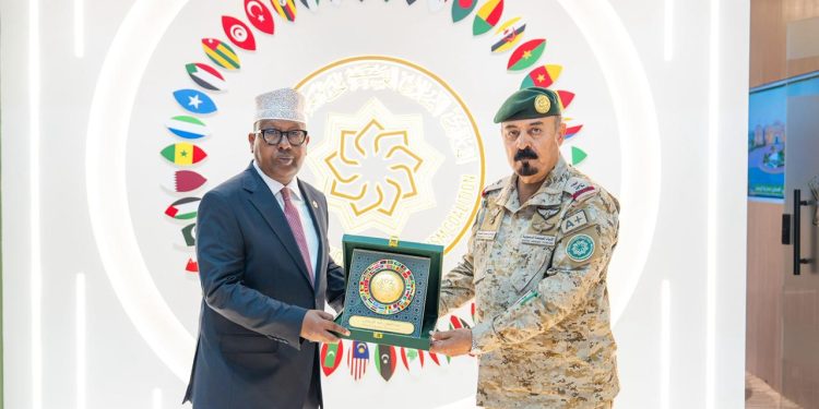 وزير الدفاع الصومالي يزور مقر التحالف الإسلامي العسكري لمكافحة الإرهاب في الرياض