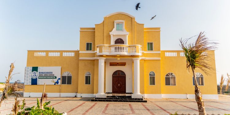 دشين منزل تكريماً للرئيس الصومالي السابق في مدينة مركا الساحلية (بالصور)