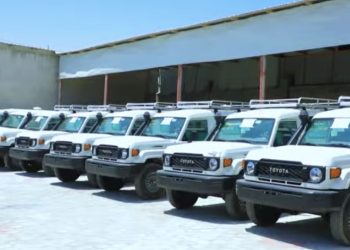 الصومال تتسلم سيارات متنقلة لتعزيز صحة الماشية ومواجهة آثار الجفاف