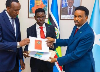 الصومال يصبح سابع دولة تعتمد جواز مجموعة شرق أفريقيا