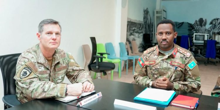 قائد الجيش الصومالي يبحث مع قيادة العمليات الخاصة الأمريكية في إفريقيا تعزيز التعاون الأمني