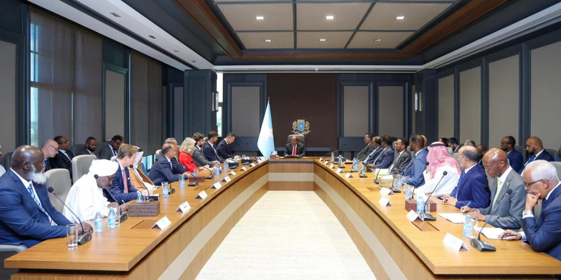 حسن شيخ محمود يستعرض أمام السفراء الدوليين إنجازات الحكومة في الأمن ومكافحة الإرهاب