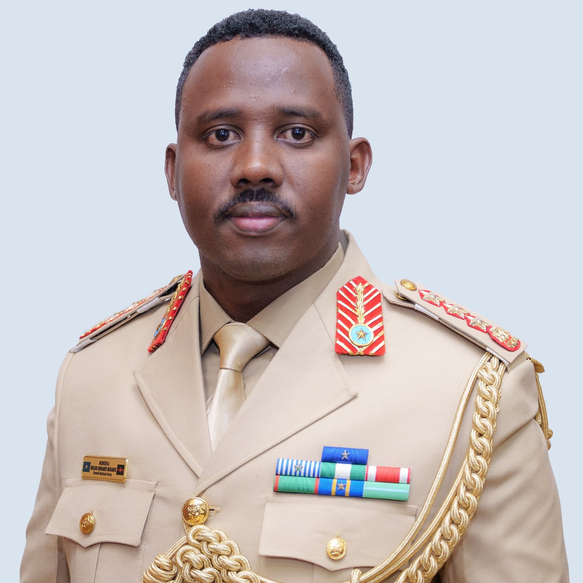 الصومال – قائد الجيش الصومالي يودع وحدة عسكرية متوجهة لتلقي تدريب خارجي – مقديشو برس