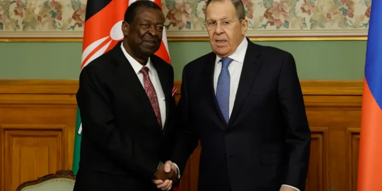 كينيا تعفو عن مواطنيها المشاركين في حرب أوكرانيا