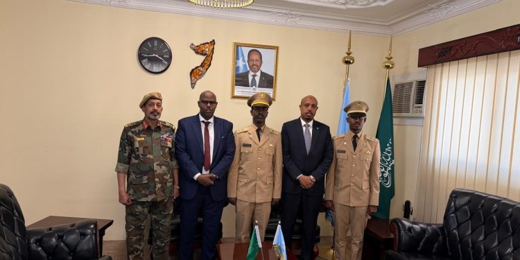 السفير الصومالي لدى السعودية يشارك في حفل تخرج ضابطين من كلية الملك عبدالعزيز الحربية