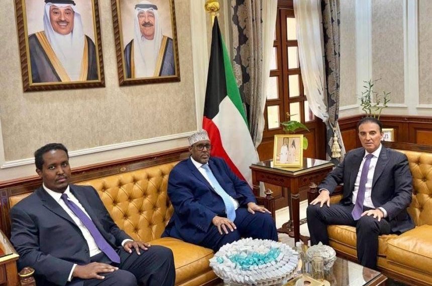 مندوب الصومال لدى جامعة الدول العربية يبحث مع نظيره الكويتي سبل تعزيز التعاون المشترك