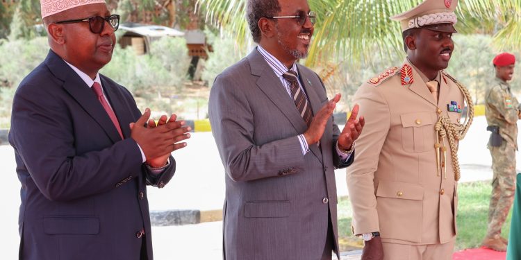 الصومال تحتفل بالذكرى الـ66 لتأسيس الجيش الوطني بمشاركة الرئيس حسن شيخ محمود (بالصور)