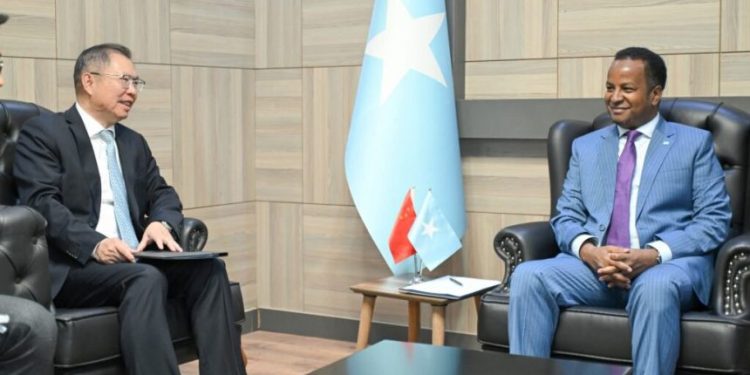 الصومال والصين يبحثان تعزيز التعاون الثنائي