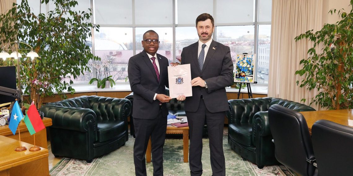 سفير الصومال لدى روسيا يقدم أوراق اعتماده إلى بيلاروس