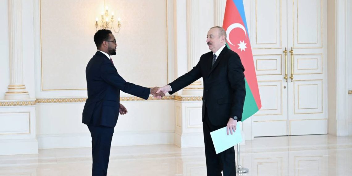 السفير الصومالي في باكو يقدّم أوراق اعتماده للرئيس علييف