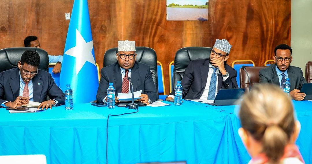 وزير الدفاع الصومالي يشارك في اجتماع مراجعة حوكمة وإصلاح قطاع الأمن