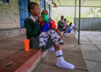 تجربة تعليمية فريدة.. كيف يعيد نموذج كيني الأمهات المراهقات إلى الدراسة؟