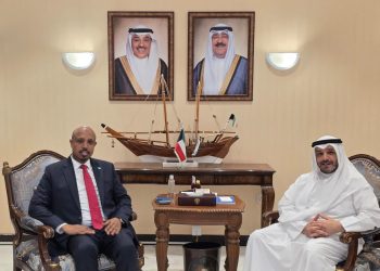 سفير الصومال يلتقي نظيره الكويتي في الرياض لبحث تعزيز العلاقات الثنائية