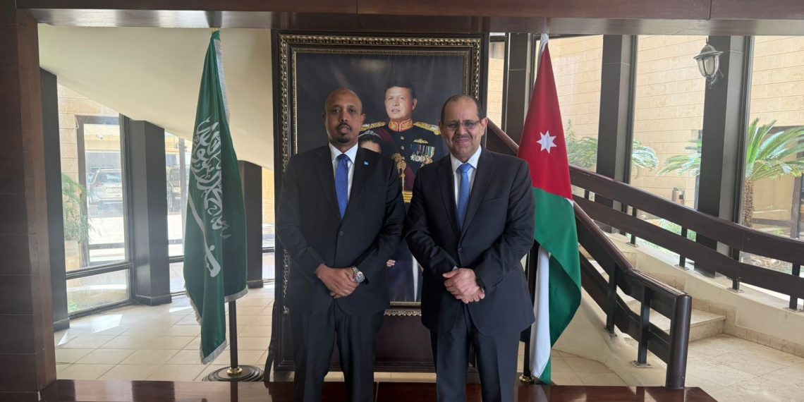 السفير الصومالي في الرياض يلتقي نظيره الأردني ويبحثان تعزيز التعاون الثنائي