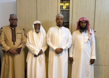 السفير الصومالي في الرياض يزور الشيخ عبدالله (سُلْفا) ويطمئن على صحته