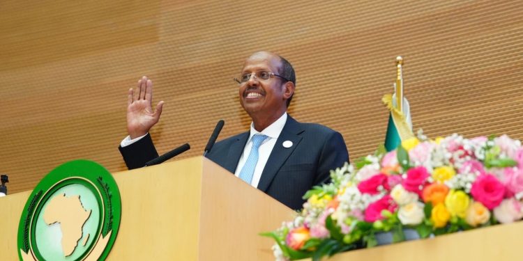 الاتحاد الإفريقي يهنئ بإعادة انتخاب الرئيس إسماعيل عمر غيلي