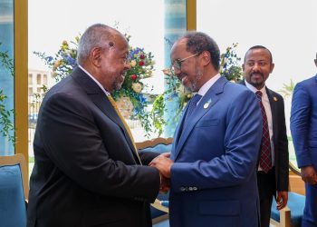 الرئيس الصومالي يشارك في مراسم تنصيب رئيس جيبوتي إسماعيل عمر جيله