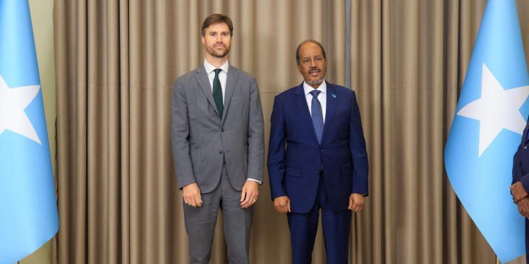 بريطانيا ترحّب بدعوة الرئيس الصومالي للحوار وتؤكد دعمها للمسار السياسي
