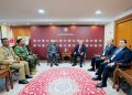 وزير الدفاع يلتقي نظيره التركي في إسطنبول
