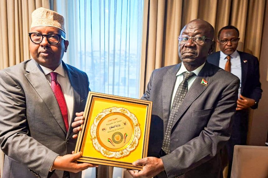 وزير الدفاع الصومالي يلتقي نظيره السوداني على هامش معرض ساها 2026 بإسطنبول