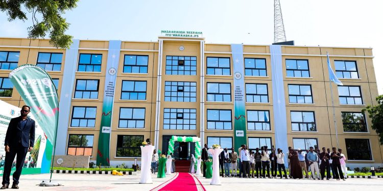 مقديشو: حزمة مشاريع تنموية لتعزيز البنية التحتية والخدمات في قطاعات متعددة