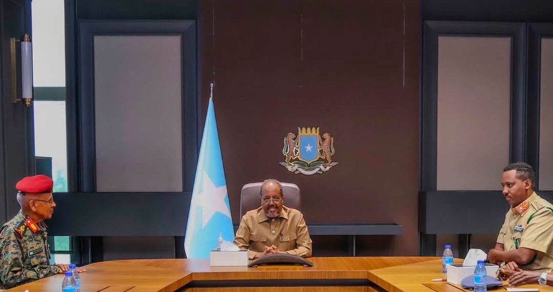 الرئيس حسن شيخ محمود يستقبل رئيس هيئة الأركان الجيبوتية ويبحثان التنسيق الأمني والعسكري