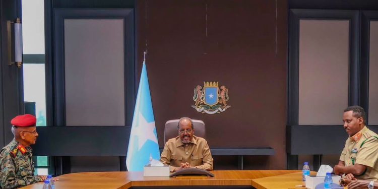 الرئيس حسن شيخ محمود يستقبل رئيس هيئة الأركان الجيبوتية ويبحثان التنسيق الأمني والعسكري